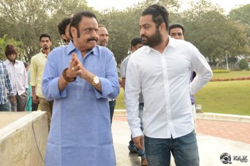 NTR Family Visit to NTR Ghat 2016